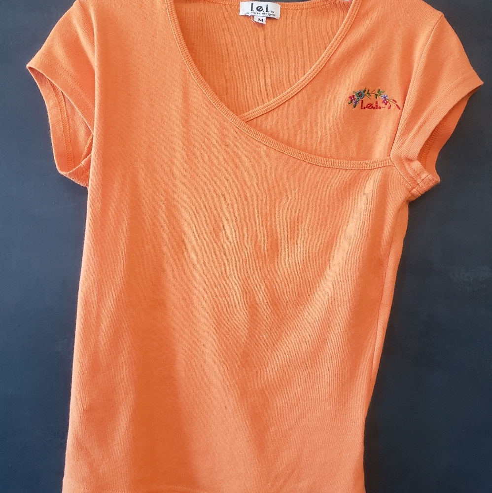 COPY - 90's LEI Cross-body Tee